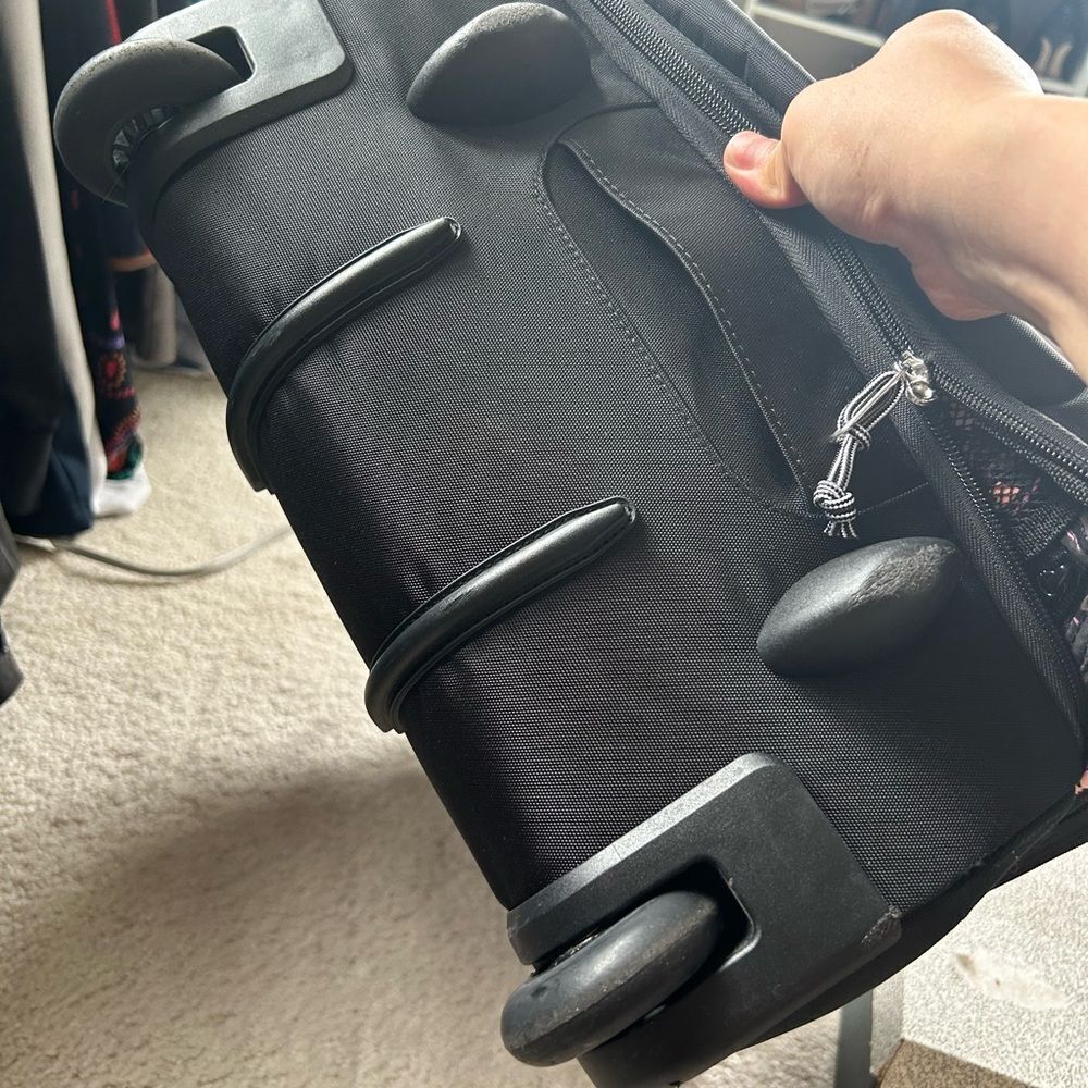 Vera Bradley Black Rolling Suitcase Travel Luggage 24” - Picture 6 of 6